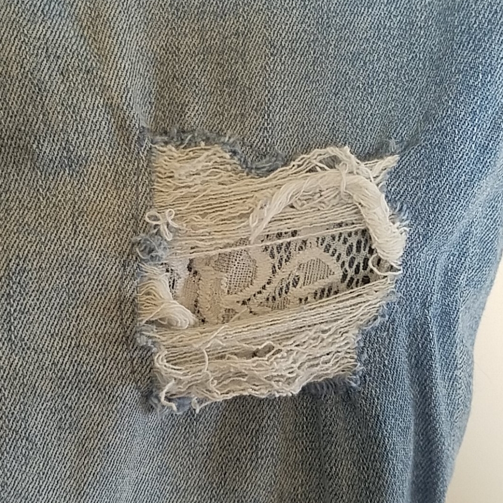 Maurices High Rise Destructed Jeggings w/Lace M-S